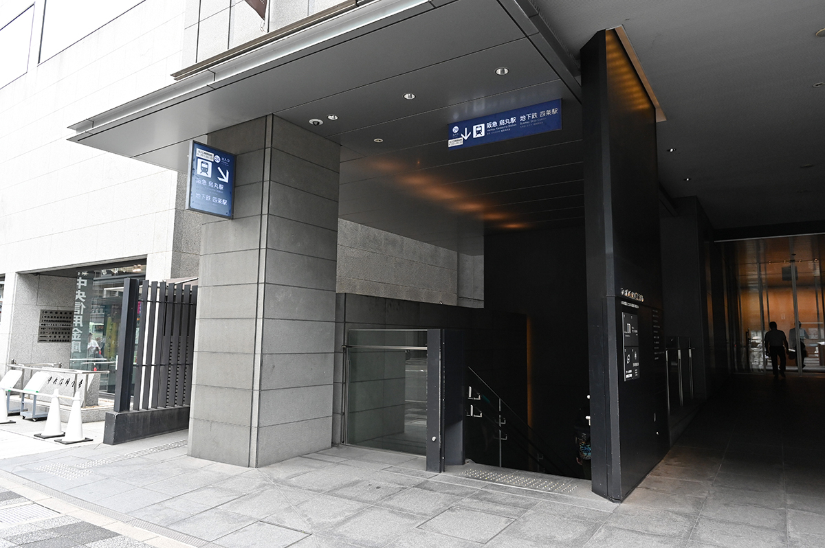 ①阪急京都線「烏丸」駅24番出入口を出ます。